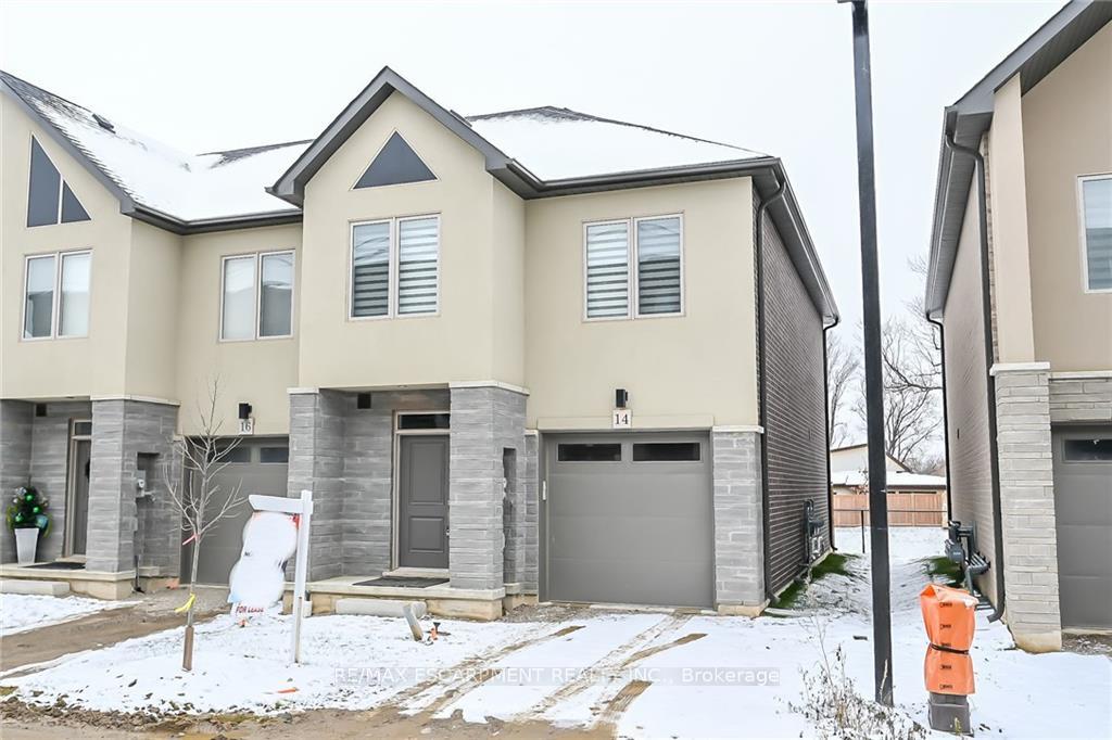 Photo 2 of 14 Bayberry Lane, Hamilton, Rural Flamborough — HOMEH