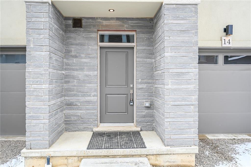 Photo 3 of 14 Bayberry Lane, Hamilton, Rural Flamborough — HOMEH
