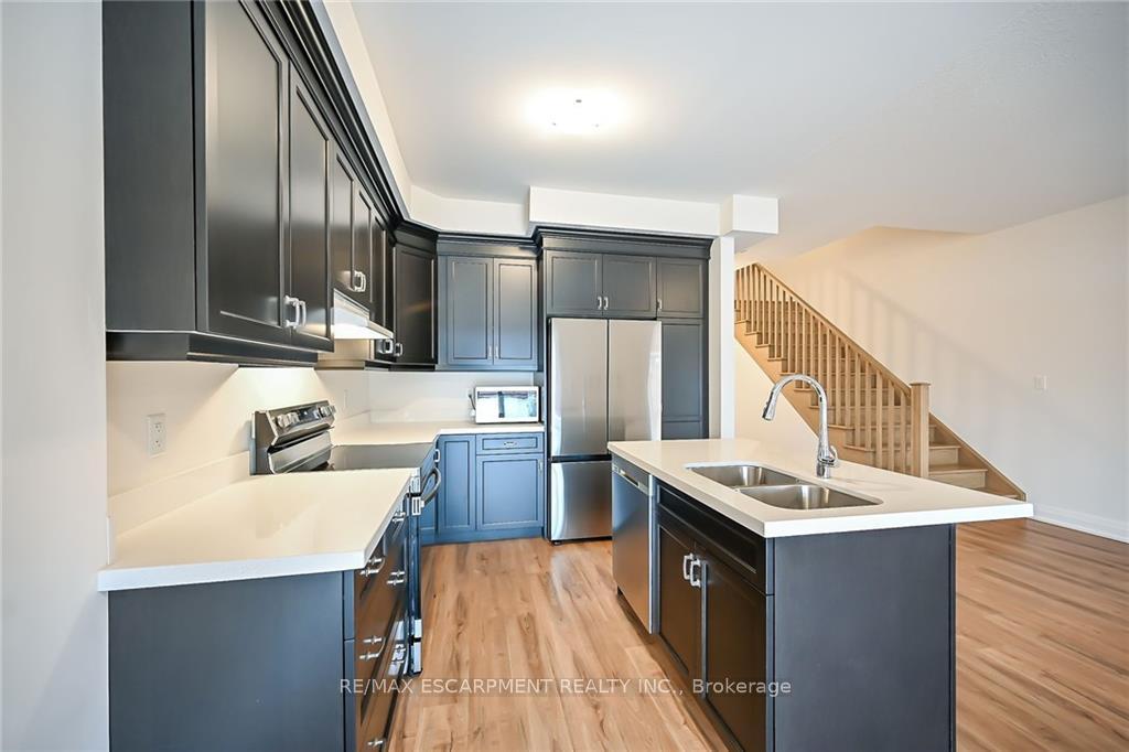 Photo 4 of 14 Bayberry Lane, Hamilton, Rural Flamborough — HOMEH