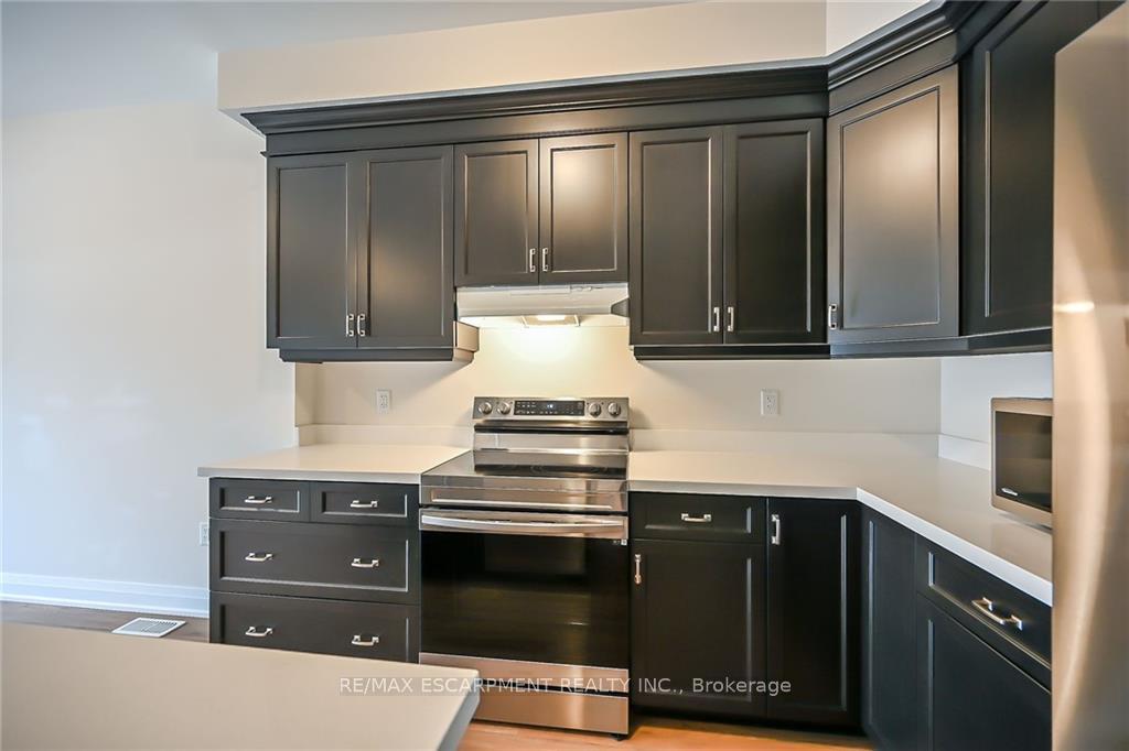 Photo 17 of 14 Bayberry Lane, Hamilton, Rural Flamborough — HOMEH