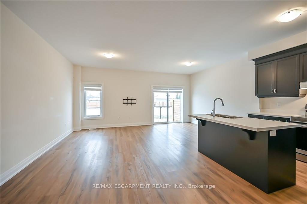 Photo 10 of 14 Bayberry Lane, Hamilton, Rural Flamborough — HOMEH