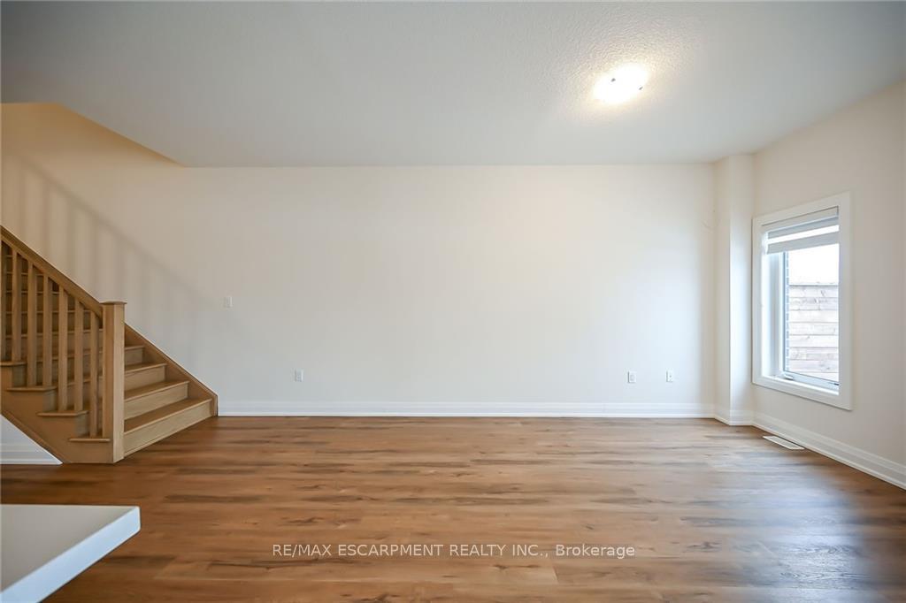 Photo 7 of 14 Bayberry Lane, Hamilton, Rural Flamborough — HOMEH