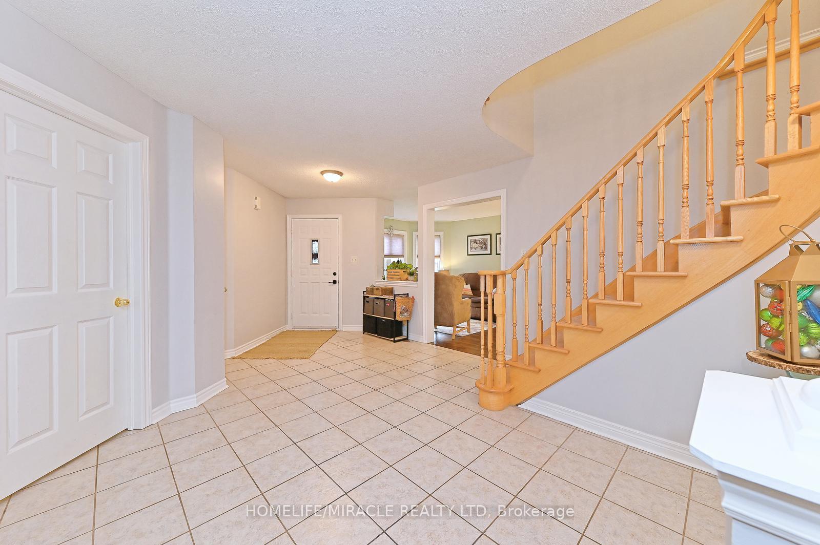 Photo 6 of 82 Stephanie Lane, Barrie, Painswick South — HOMEH