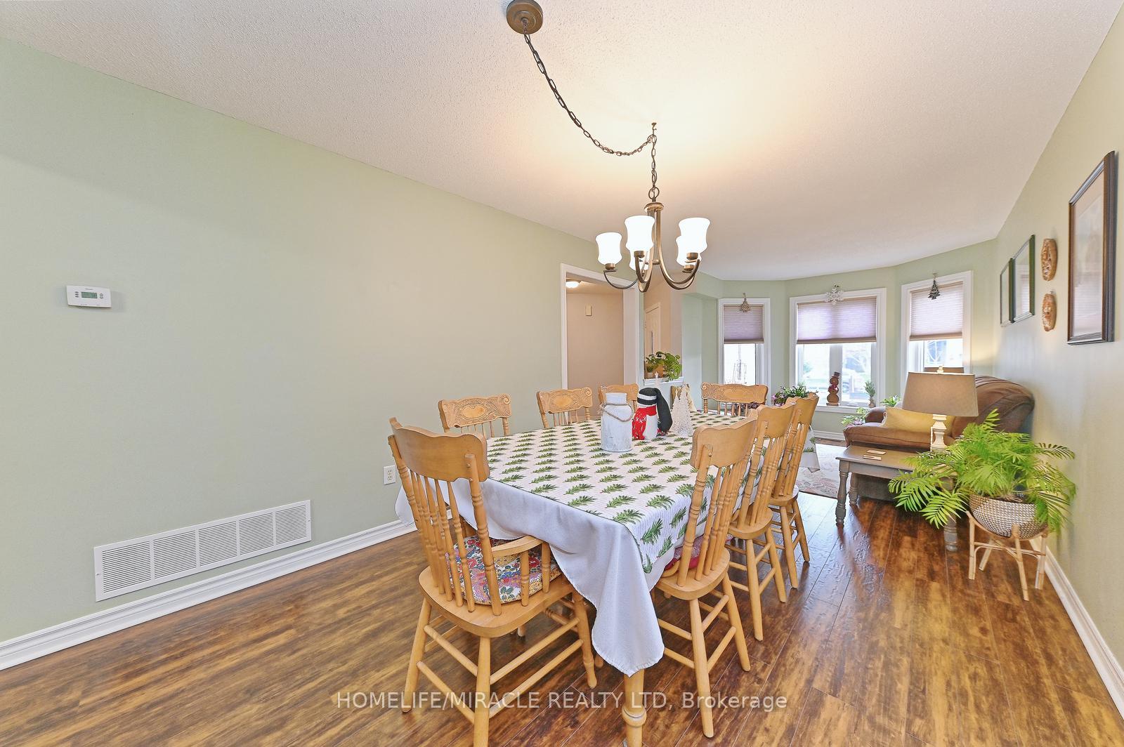 Photo 2 of 82 Stephanie Lane, Barrie, Painswick South — HOMEH