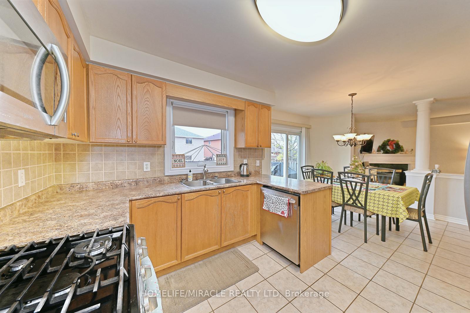 Photo 4 of 82 Stephanie Lane, Barrie, Painswick South — HOMEH