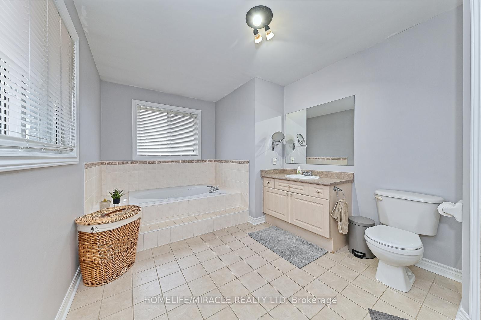 Photo 31 of 82 Stephanie Lane, Barrie, Painswick South — HOMEH