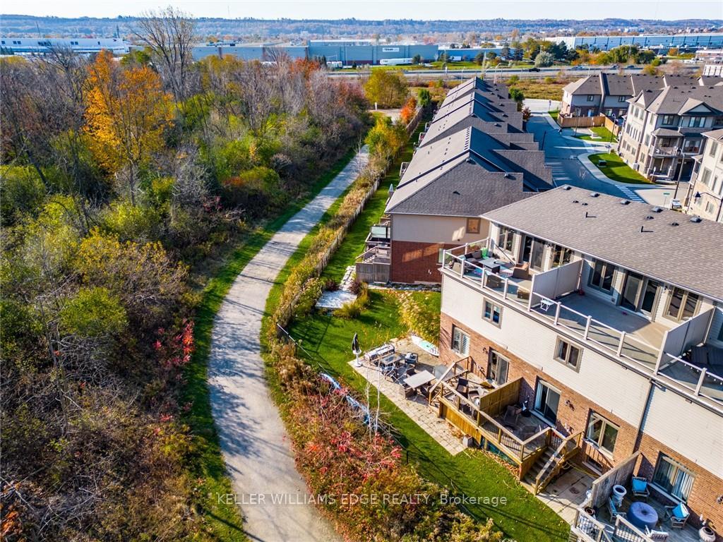 Photo 3 of 61 Southshore Crescent, Hamilton, Stoney Creek — HOMEH