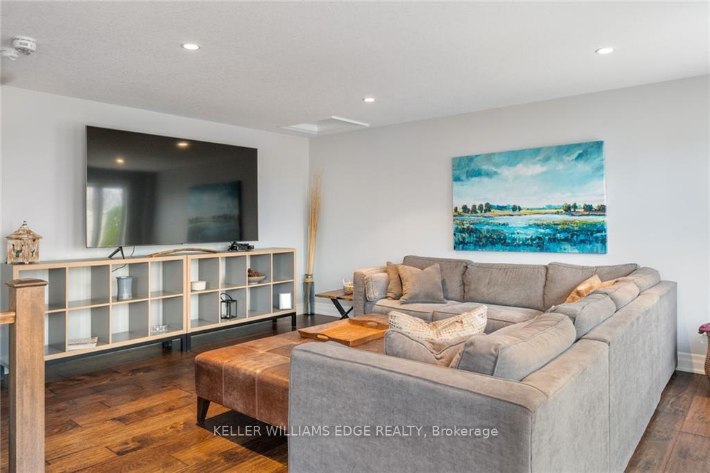 Photo 21 of 61 Southshore Crescent, Hamilton, Stoney Creek — HOMEH