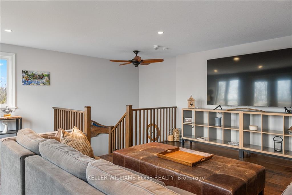Photo 24 of 61 Southshore Crescent, Hamilton, Stoney Creek — HOMEH