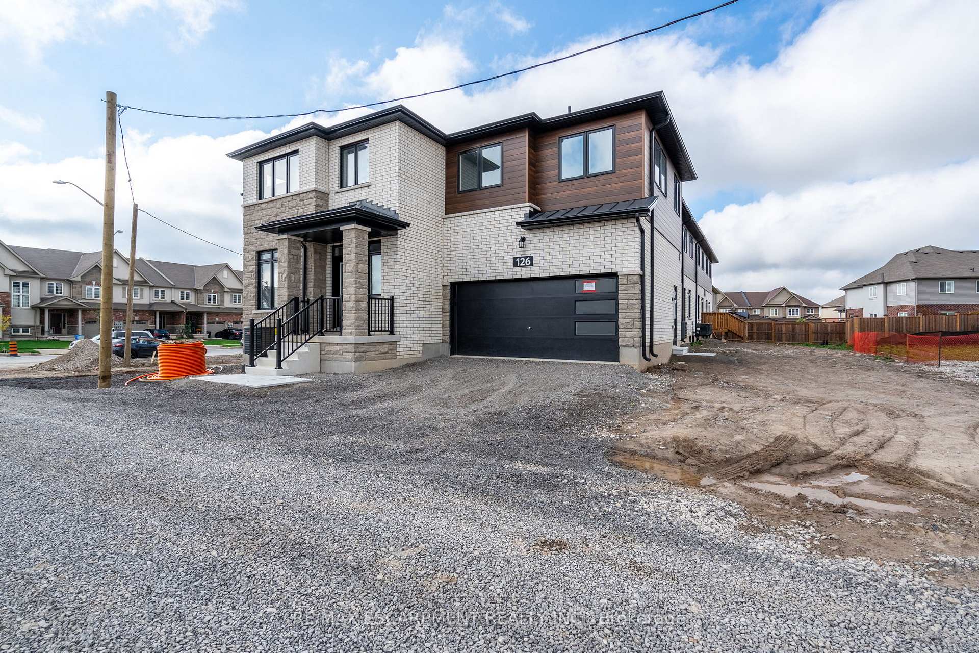 Photo 1 of 126 Picardy Drive, Hamilton, Stoney Creek Mountain — HOMEH