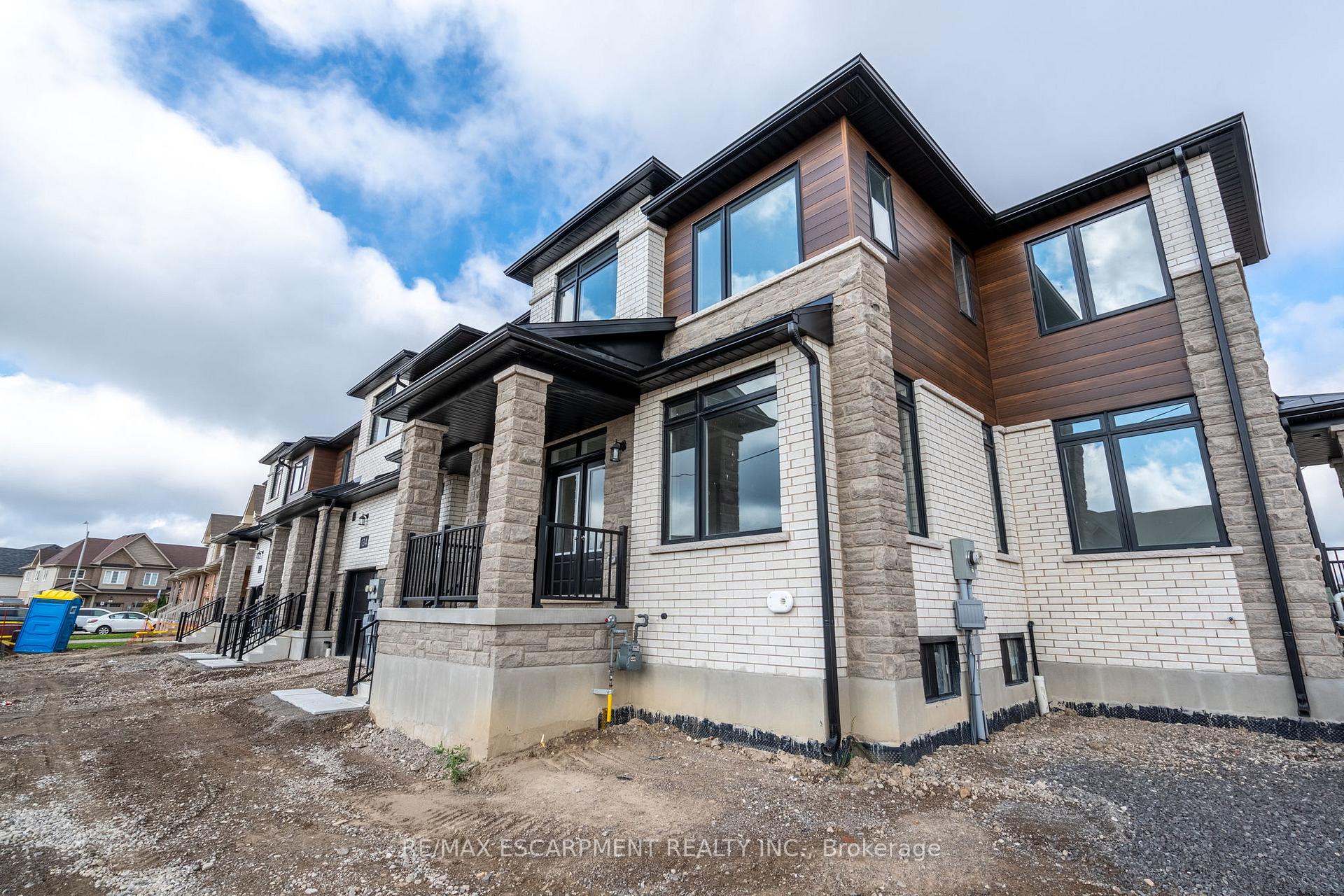 Photo 14 of 126 Picardy Drive, Hamilton, Stoney Creek Mountain — HOMEH