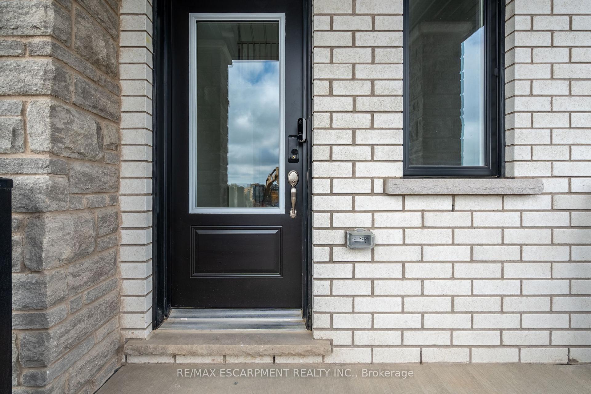 Photo 5 of 126 Picardy Drive, Hamilton, Stoney Creek Mountain — HOMEH