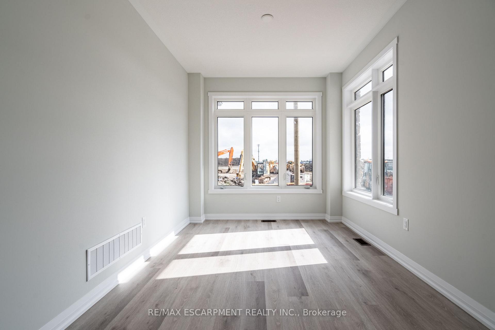 Photo 3 of 126 Picardy Drive, Hamilton, Stoney Creek Mountain — HOMEH