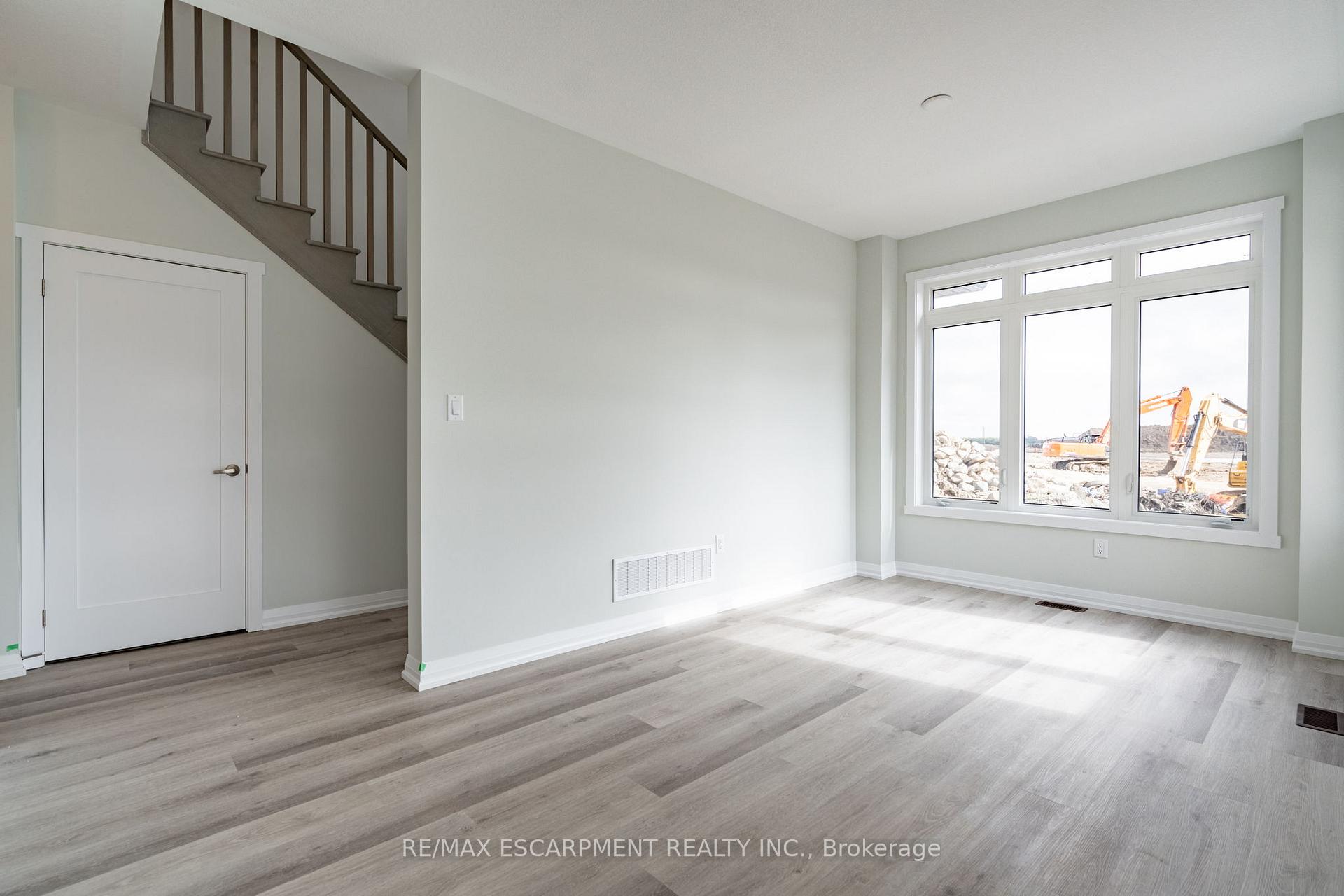 Photo 7 of 126 Picardy Drive, Hamilton, Stoney Creek Mountain — HOMEH