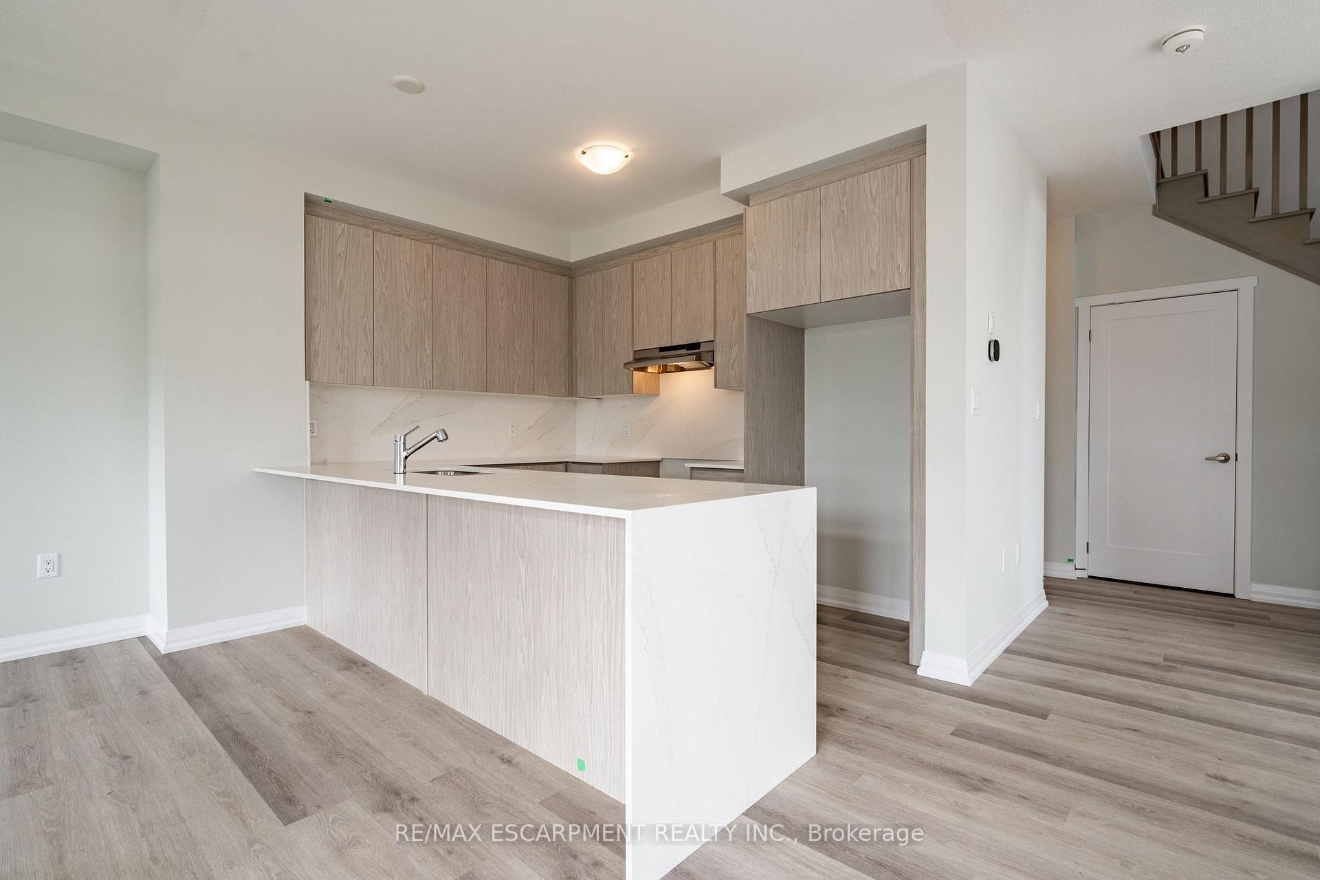 Photo 2 of 126 Picardy Drive, Hamilton, Stoney Creek Mountain — HOMEH