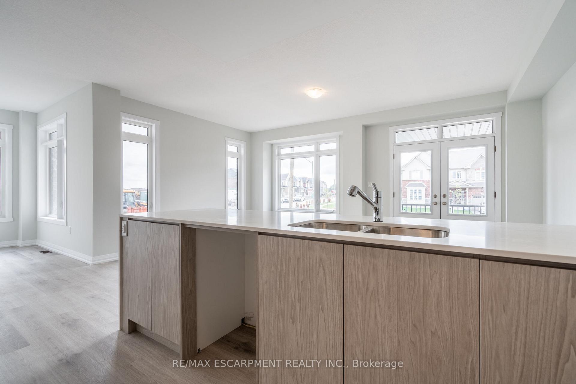 Photo 15 of 126 Picardy Drive, Hamilton, Stoney Creek Mountain — HOMEH