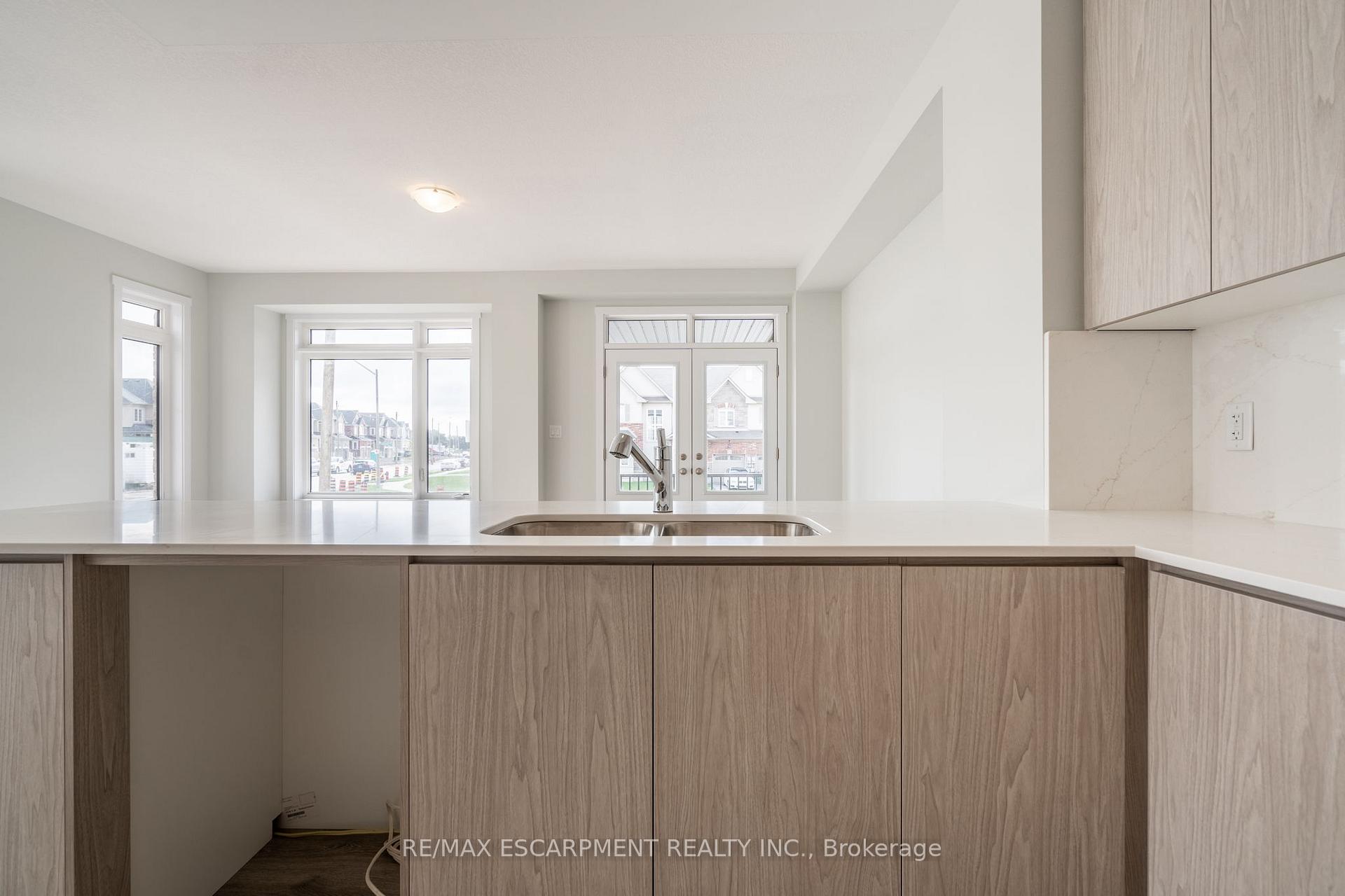Photo 16 of 126 Picardy Drive, Hamilton, Stoney Creek Mountain — HOMEH