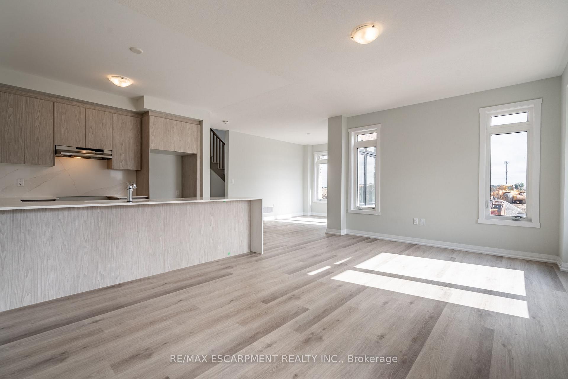 Photo 12 of 126 Picardy Drive, Hamilton, Stoney Creek Mountain — HOMEH