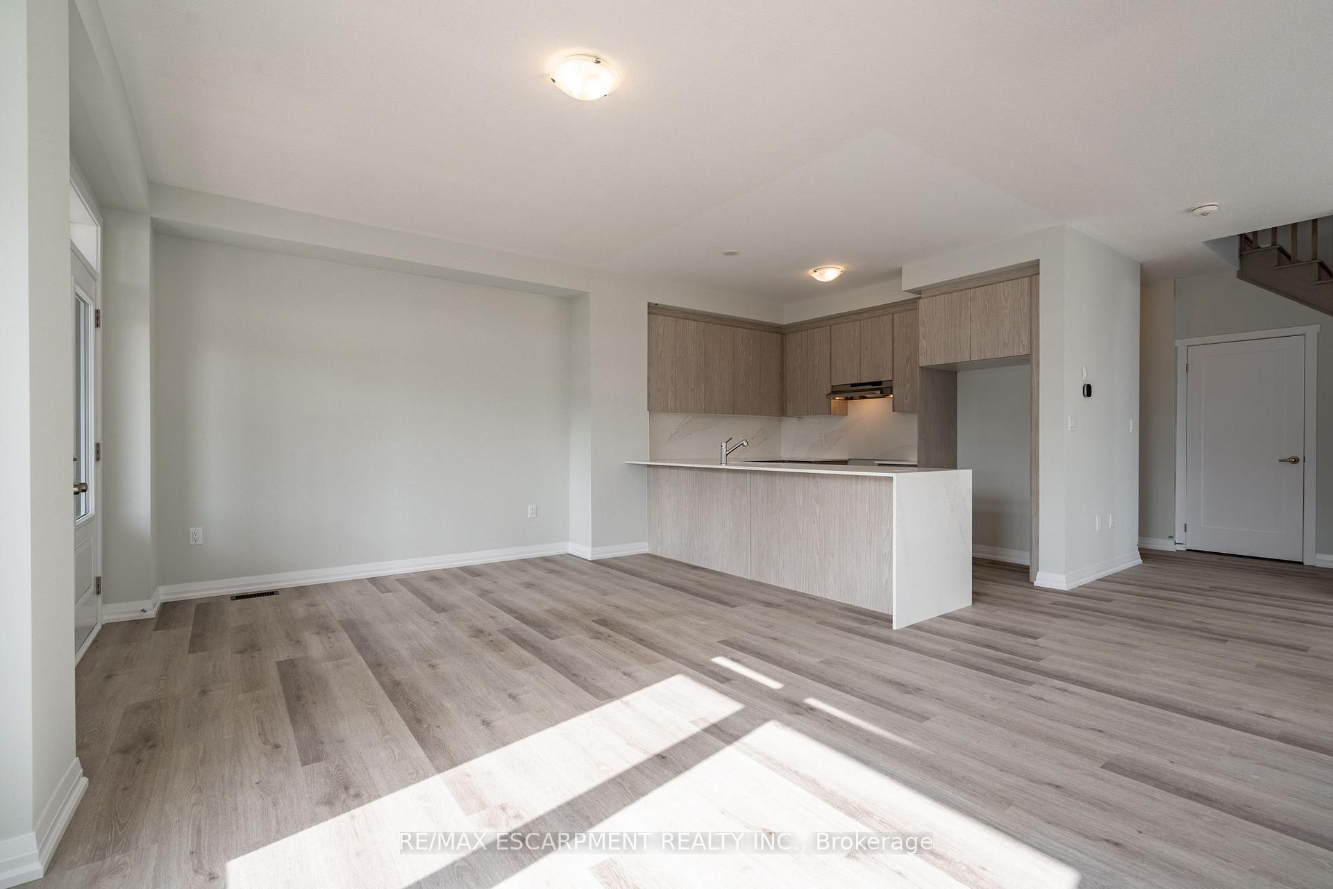 Photo 18 of 126 Picardy Drive, Hamilton, Stoney Creek Mountain — HOMEH