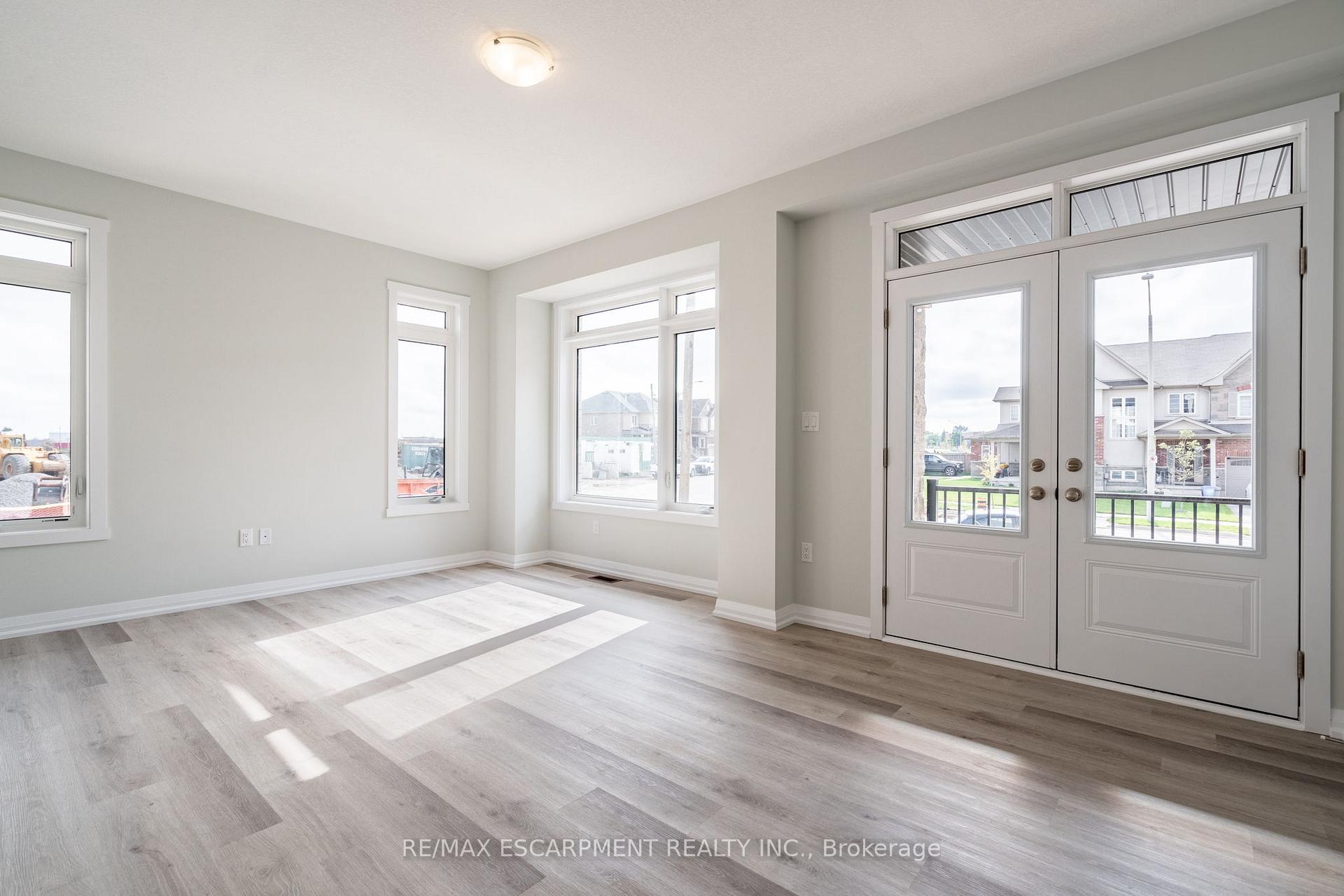 Photo 13 of 126 Picardy Drive, Hamilton, Stoney Creek Mountain — HOMEH