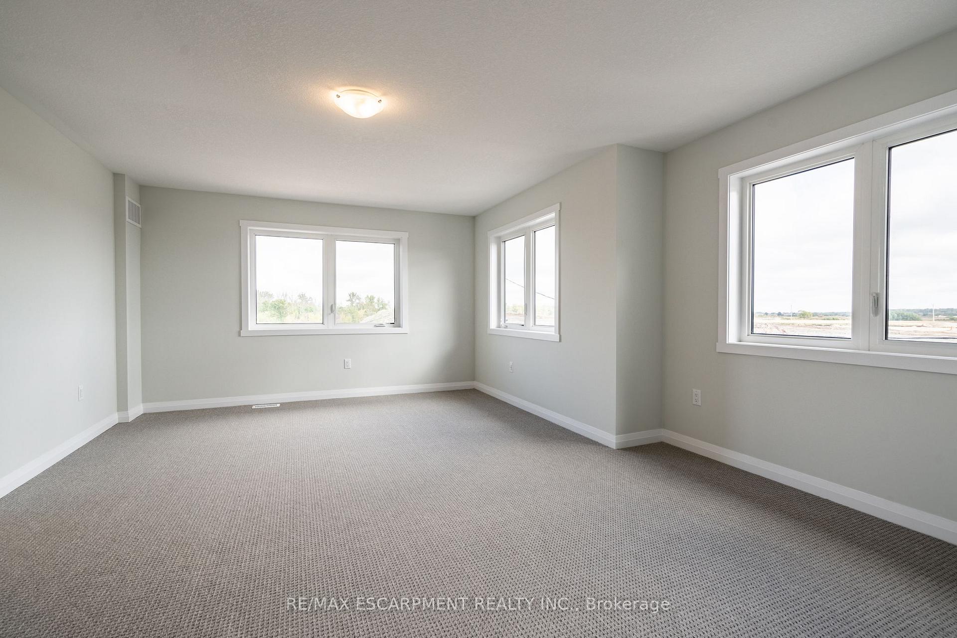 Photo 8 of 126 Picardy Drive, Hamilton, Stoney Creek Mountain — HOMEH