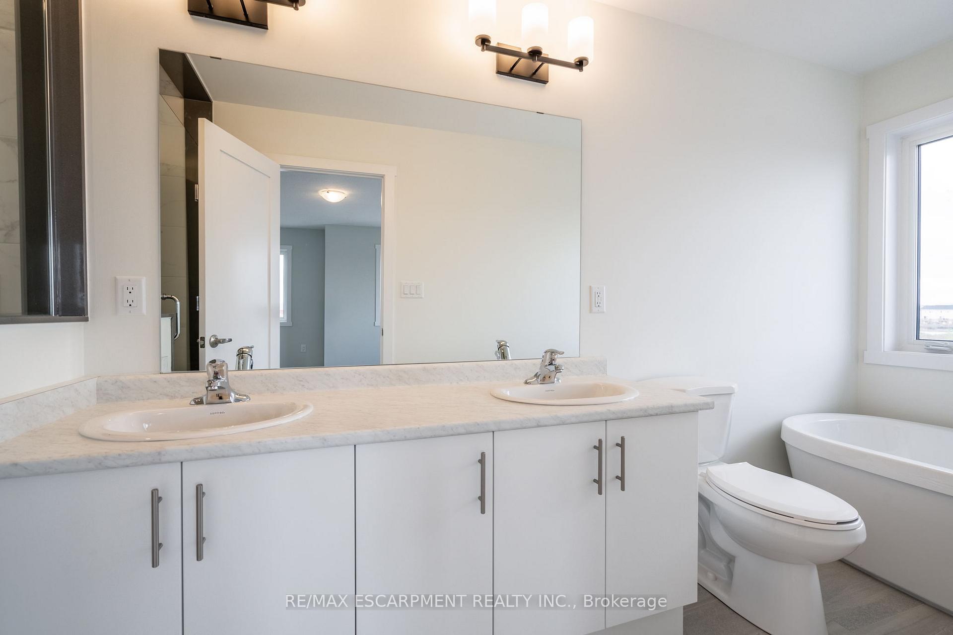 Photo 17 of 126 Picardy Drive, Hamilton, Stoney Creek Mountain — HOMEH