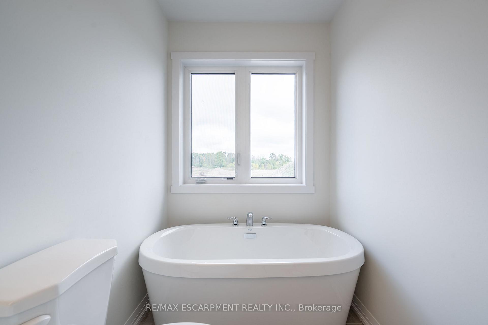 Photo 10 of 126 Picardy Drive, Hamilton, Stoney Creek Mountain — HOMEH