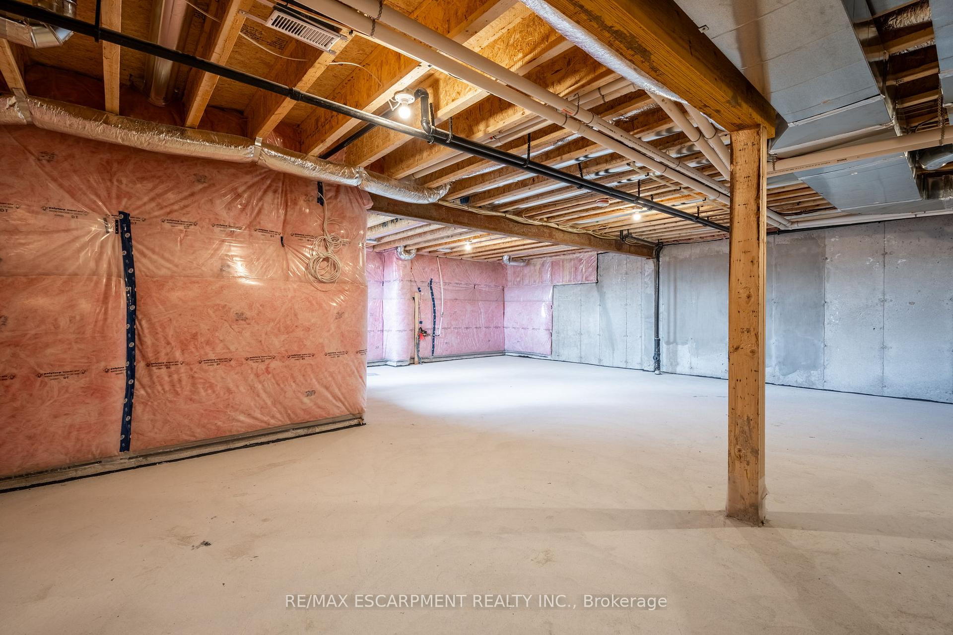 Photo 35 of 126 Picardy Drive, Hamilton, Stoney Creek Mountain — HOMEH