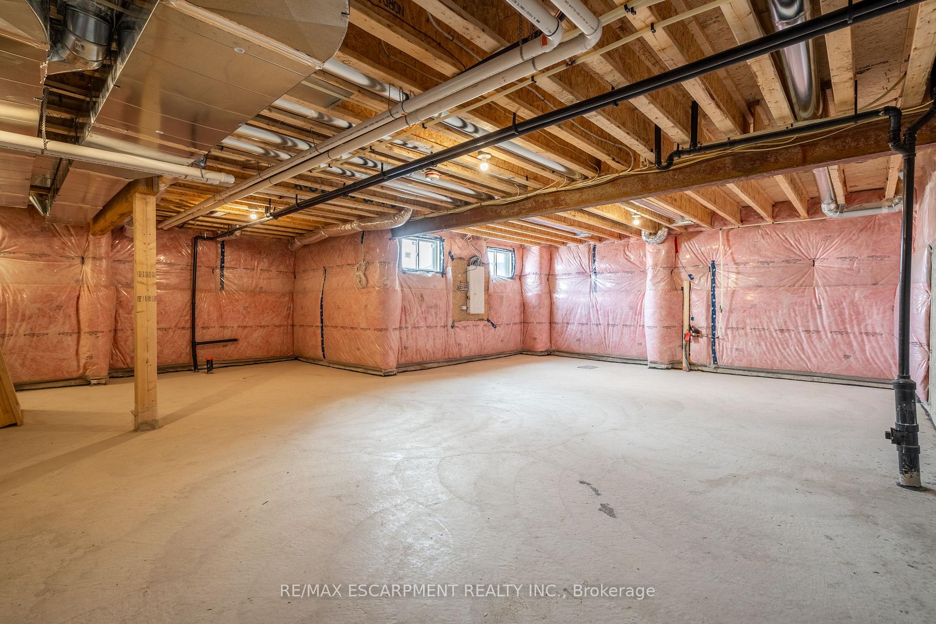 Photo 40 of 126 Picardy Drive, Hamilton, Stoney Creek Mountain — HOMEH