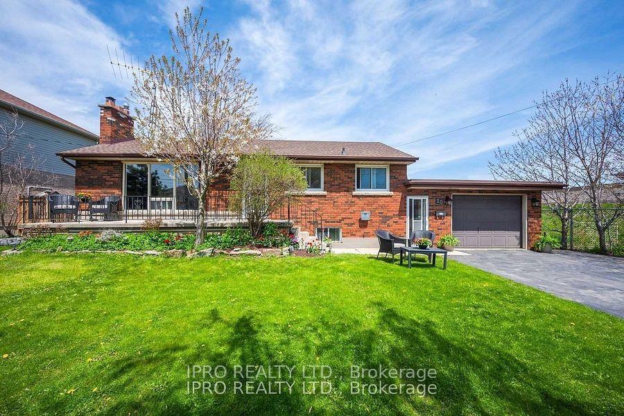 Front of 20 Highland Road W
