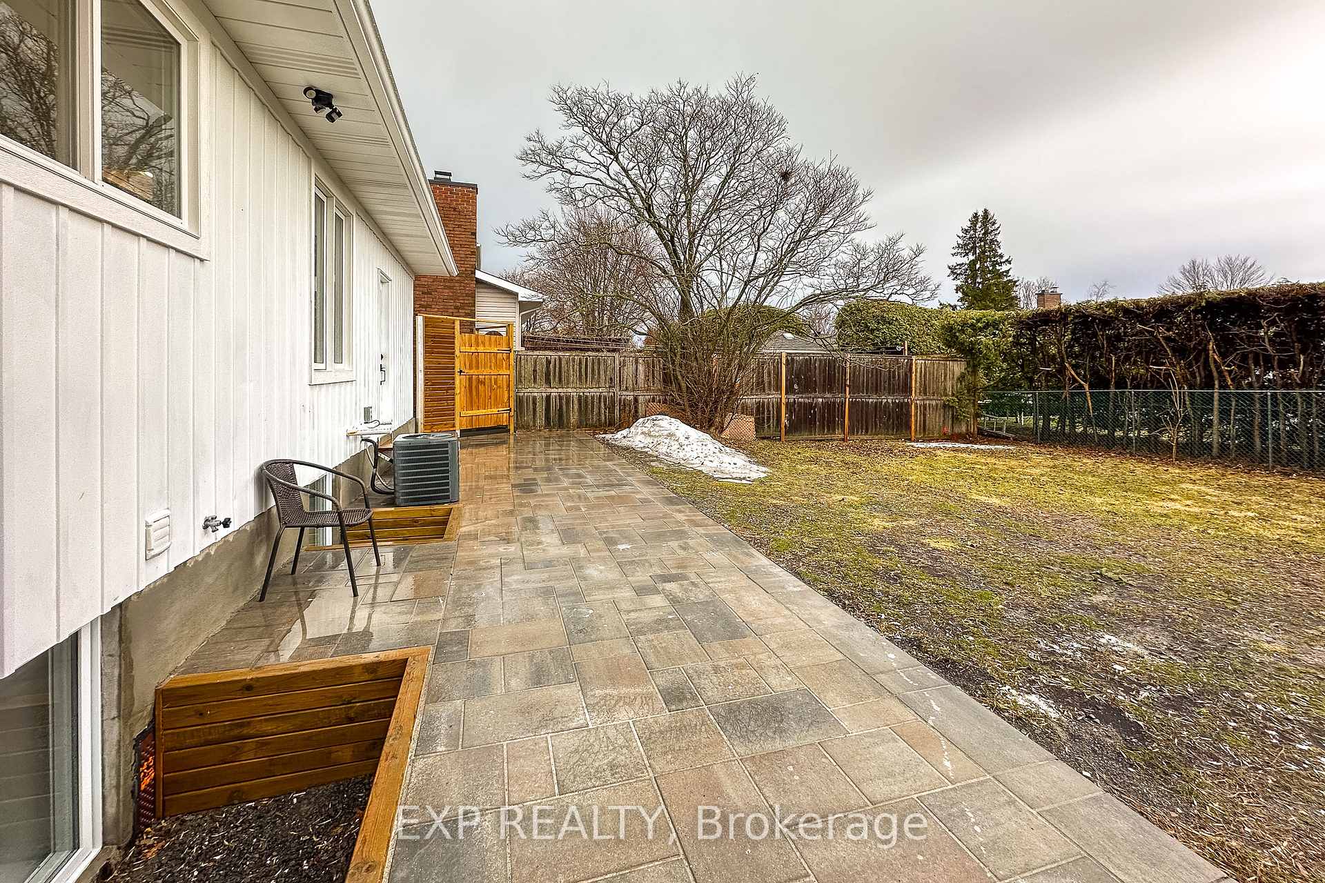 Photo 4 of 12 Barrhaven Crescent, Ottawa, Barrhaven - Pheasant Run — HOMEH