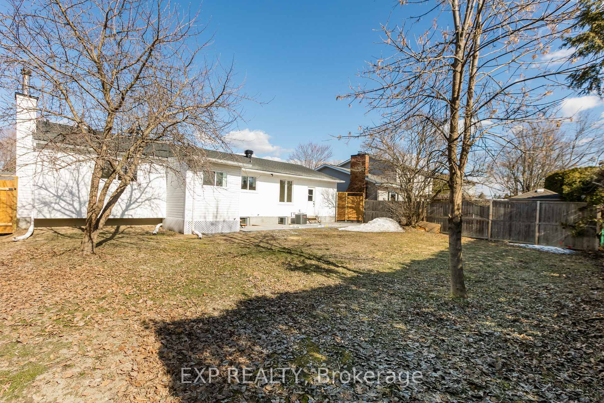 Photo 5 of 12 Barrhaven Crescent, Ottawa, Barrhaven - Pheasant Run — HOMEH