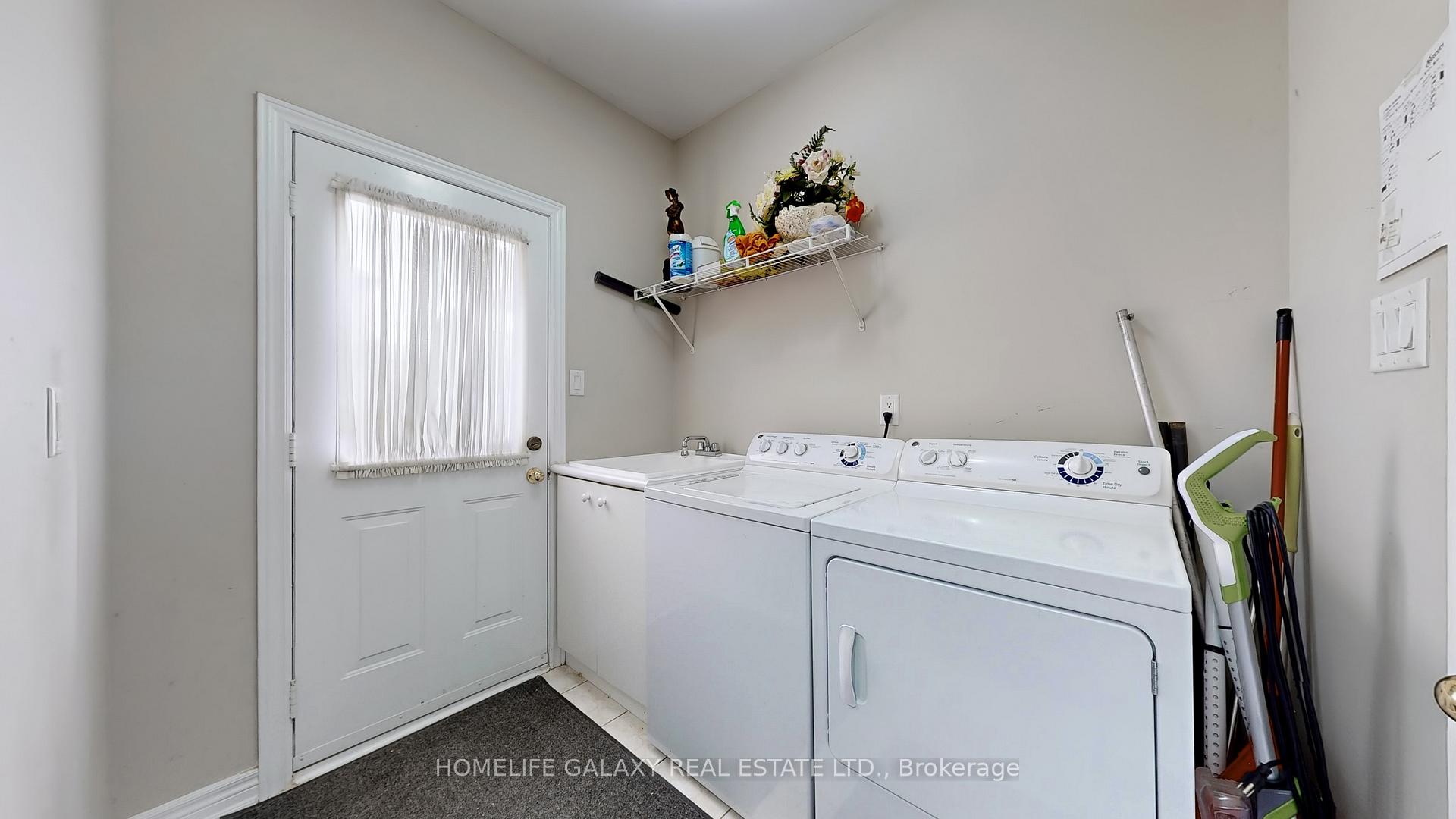 Photo 6 of 114 Goldenwood Crescent, Markham, Greensborough — HOMEH