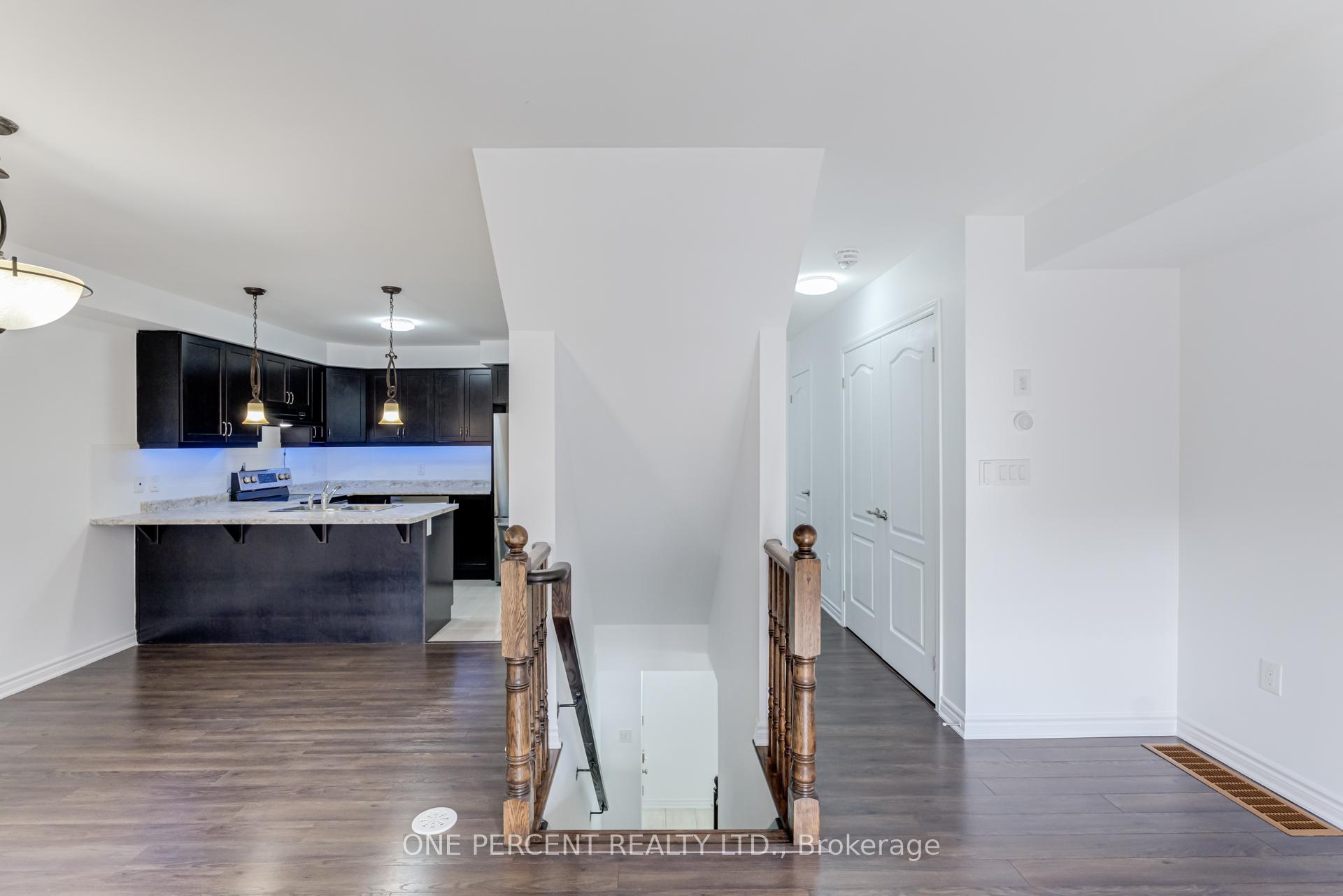 Photo 5 of 1086 Silk Street, Pickering, Rural Pickering — HOMEH