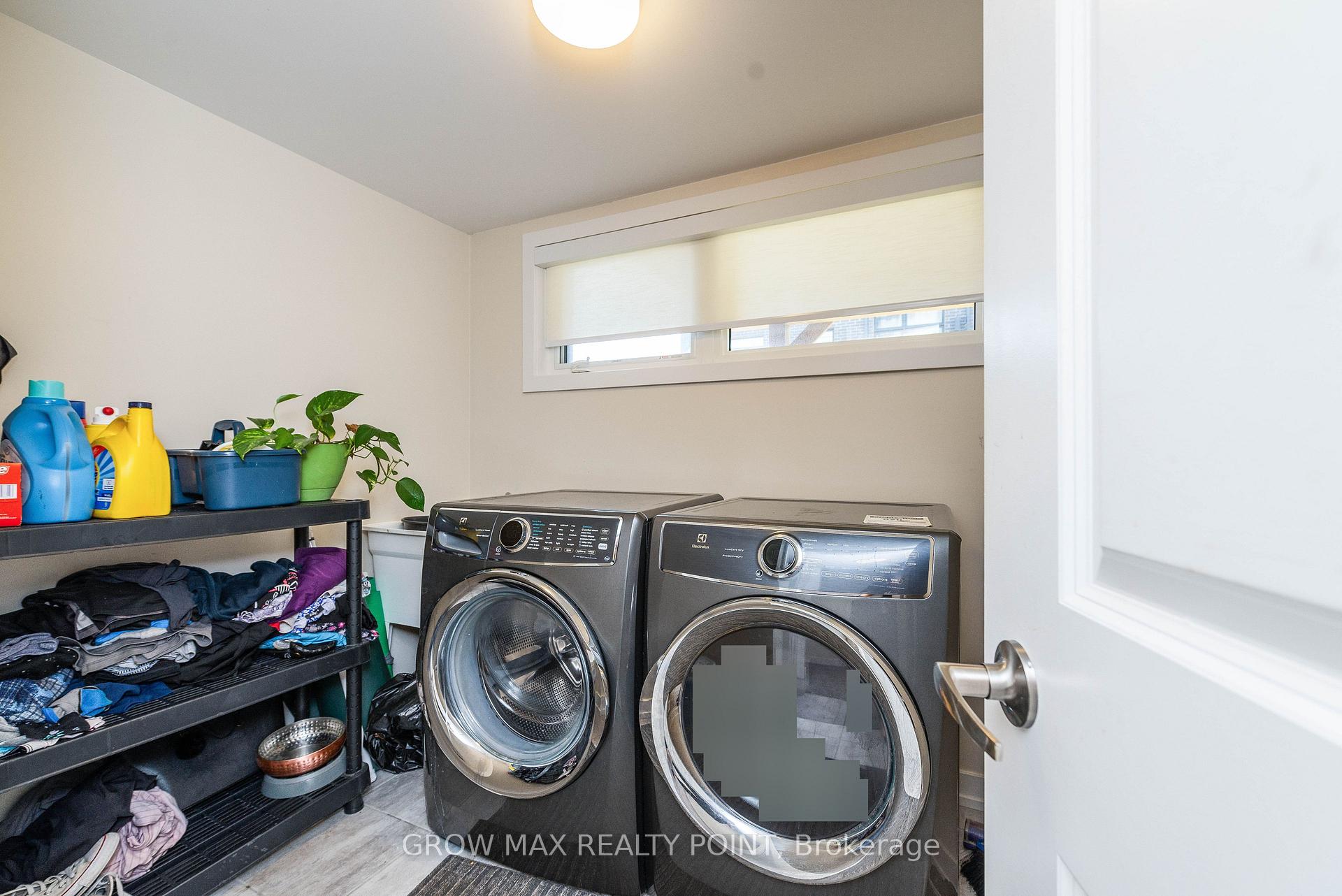 Photo 8 of 2527 Castlegate Crossing, Pickering, Duffin Heights — HOMEH