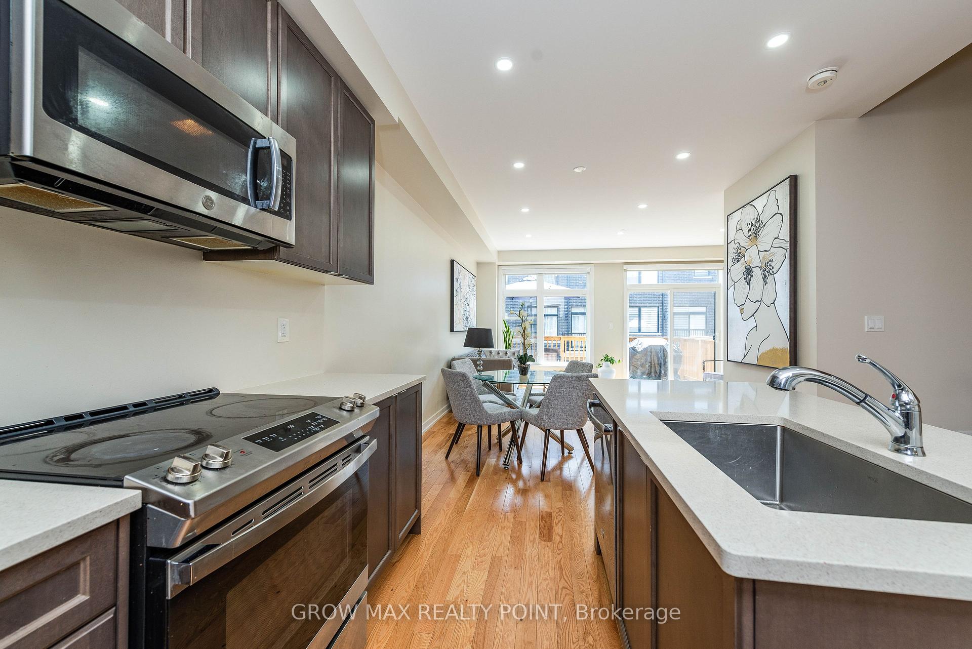 Photo 4 of 2527 Castlegate Crossing, Pickering, Duffin Heights — HOMEH