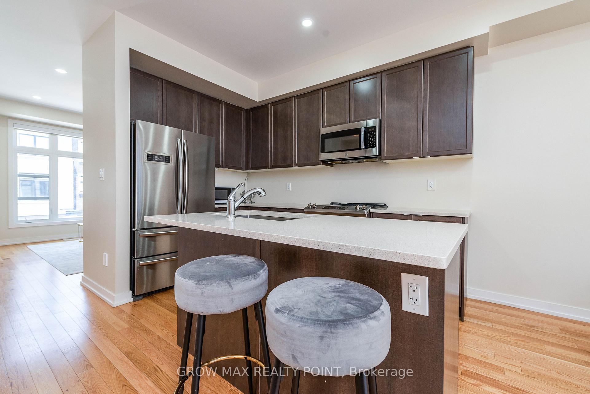 Photo 9 of 2527 Castlegate Crossing, Pickering, Duffin Heights — HOMEH