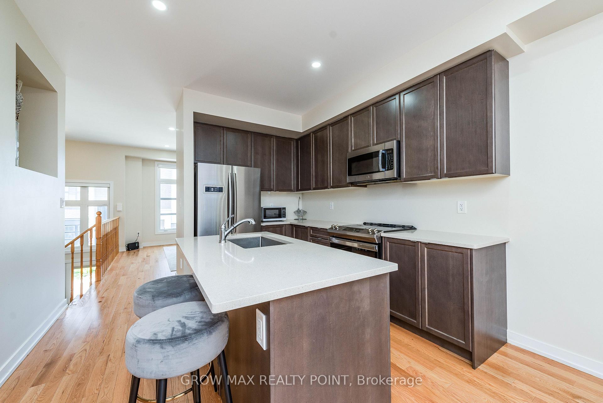 Photo 2 of 2527 Castlegate Crossing, Pickering, Duffin Heights — HOMEH