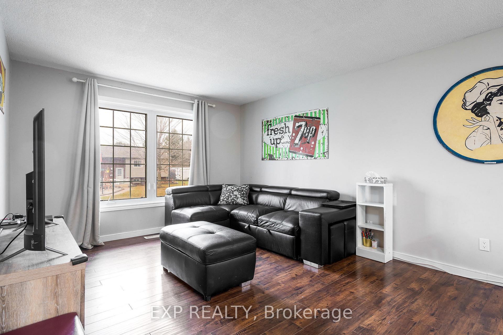 Photo 5 of 38 Centennial Avenue, Springwater, Elmvale — HOMEH