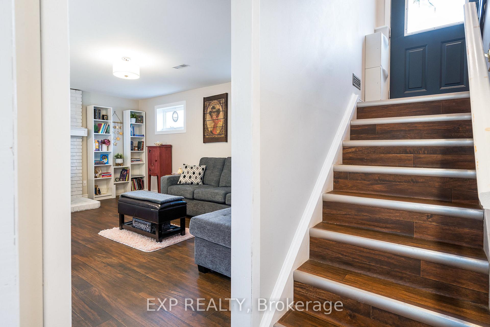 Photo 13 of 38 Centennial Avenue, Springwater, Elmvale — HOMEH