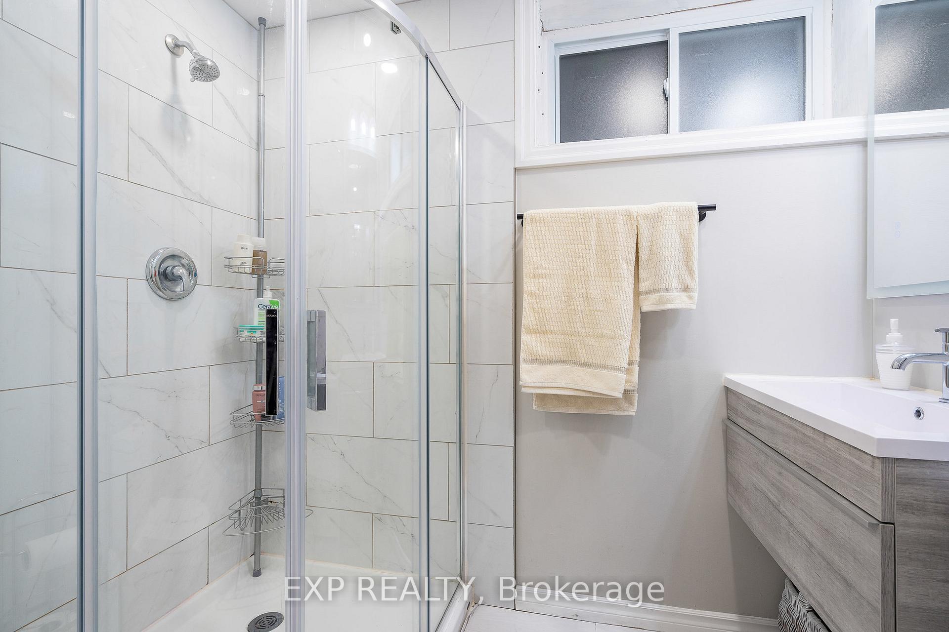 Photo 16 of 38 Centennial Avenue, Springwater, Elmvale — HOMEH