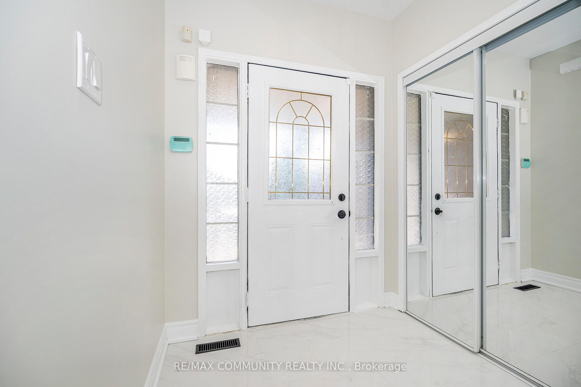 Photo 3 of 10 Tanasi Road, Brampton, Credit Valley — HOMEH