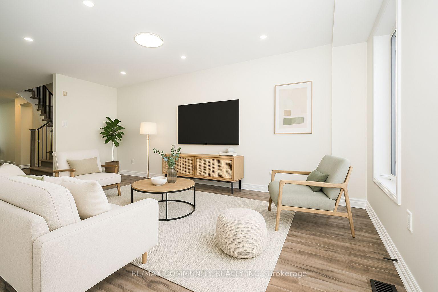 Photo 4 of 10 Tanasi Road, Brampton, Credit Valley — HOMEH