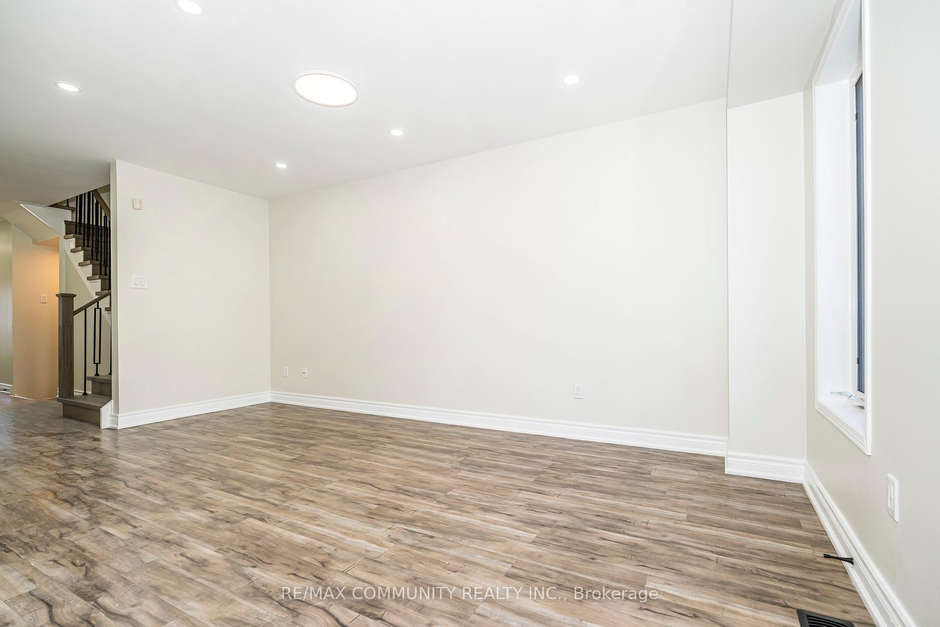 Photo 5 of 10 Tanasi Road, Brampton, Credit Valley — HOMEH