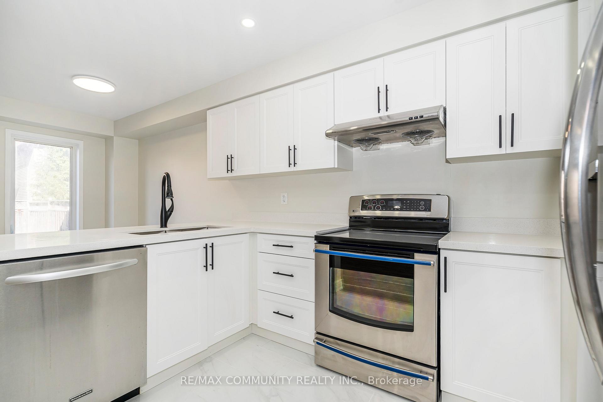 Photo 12 of 10 Tanasi Road, Brampton, Credit Valley — HOMEH
