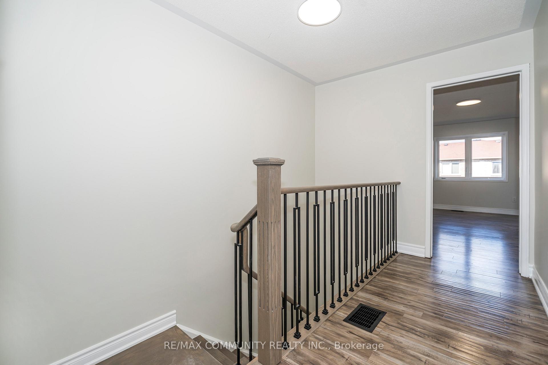 Photo 16 of 10 Tanasi Road, Brampton, Credit Valley — HOMEH
