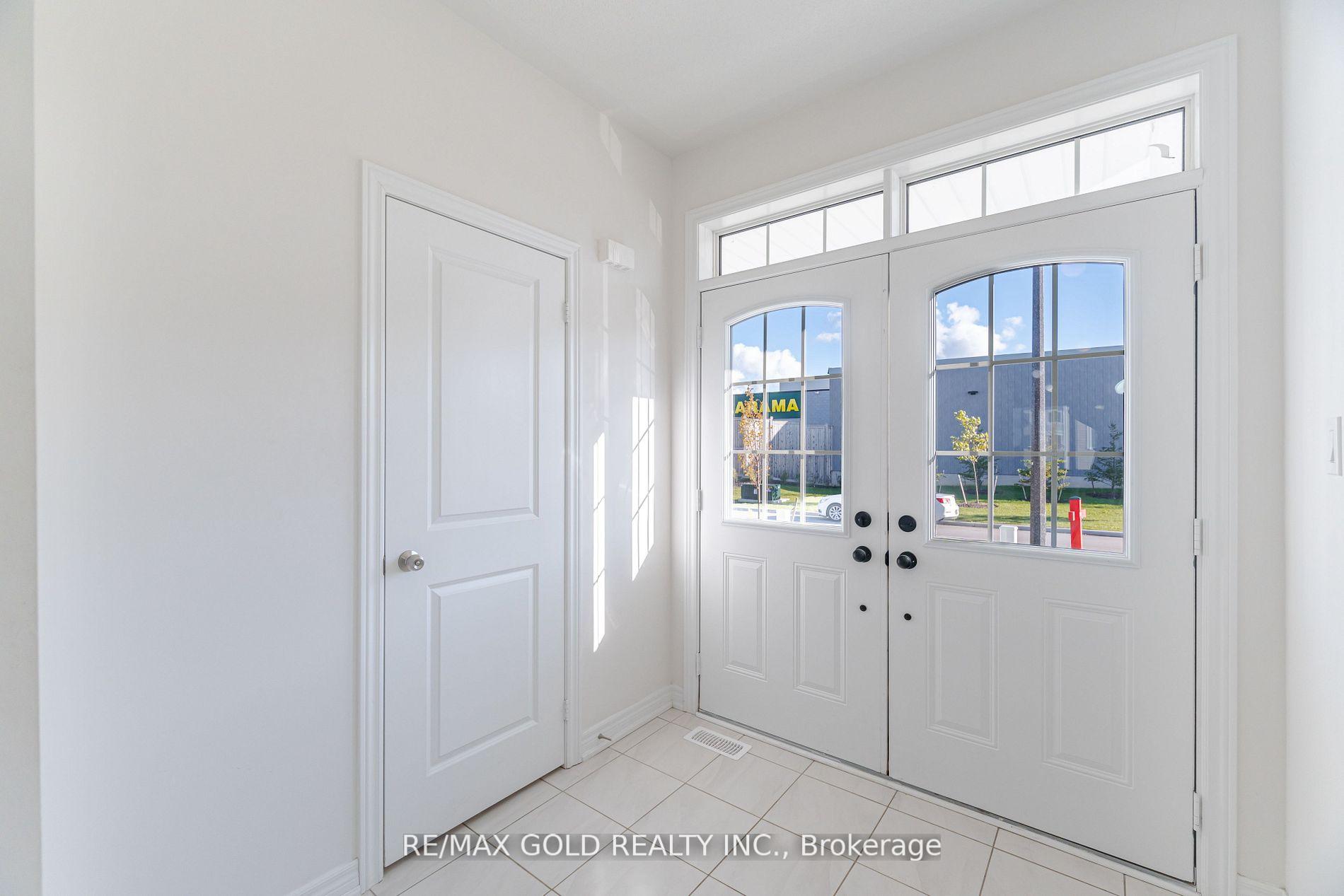 Photo 3 of 711 Potawatomi Crescent, Shelburne — HOMEH