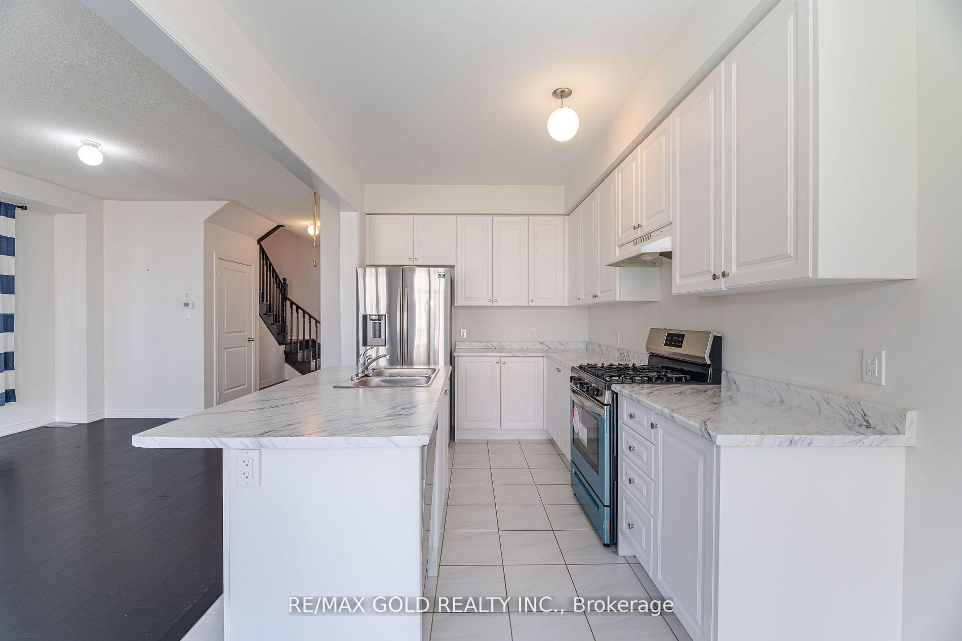 Photo 2 of 711 Potawatomi Crescent, Shelburne — HOMEH
