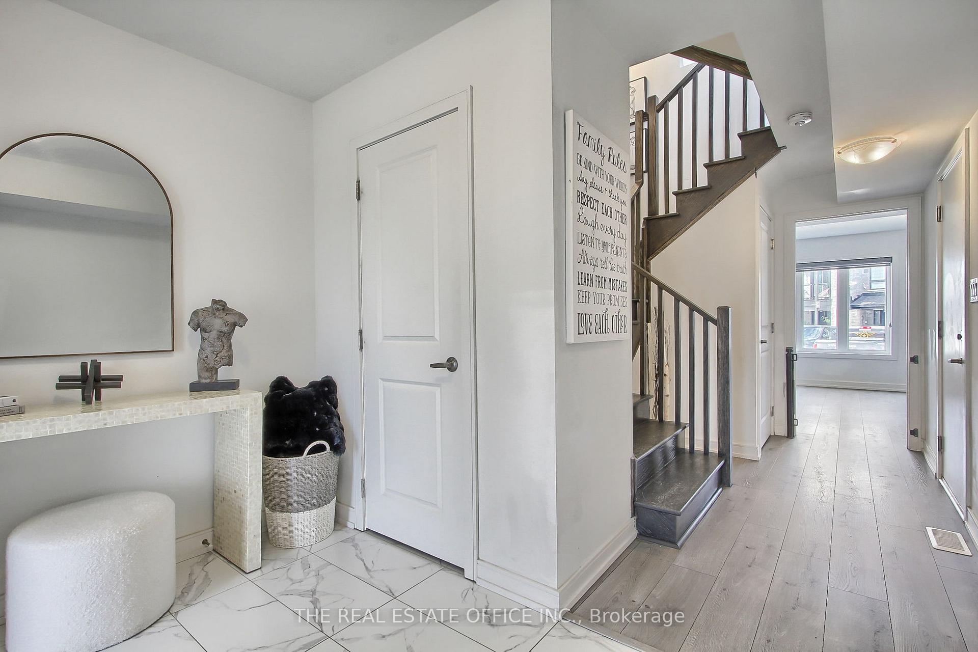 Photo 4 of 27 Blue Forest Crescent, Barrie, Innis-Shore — HOMEH