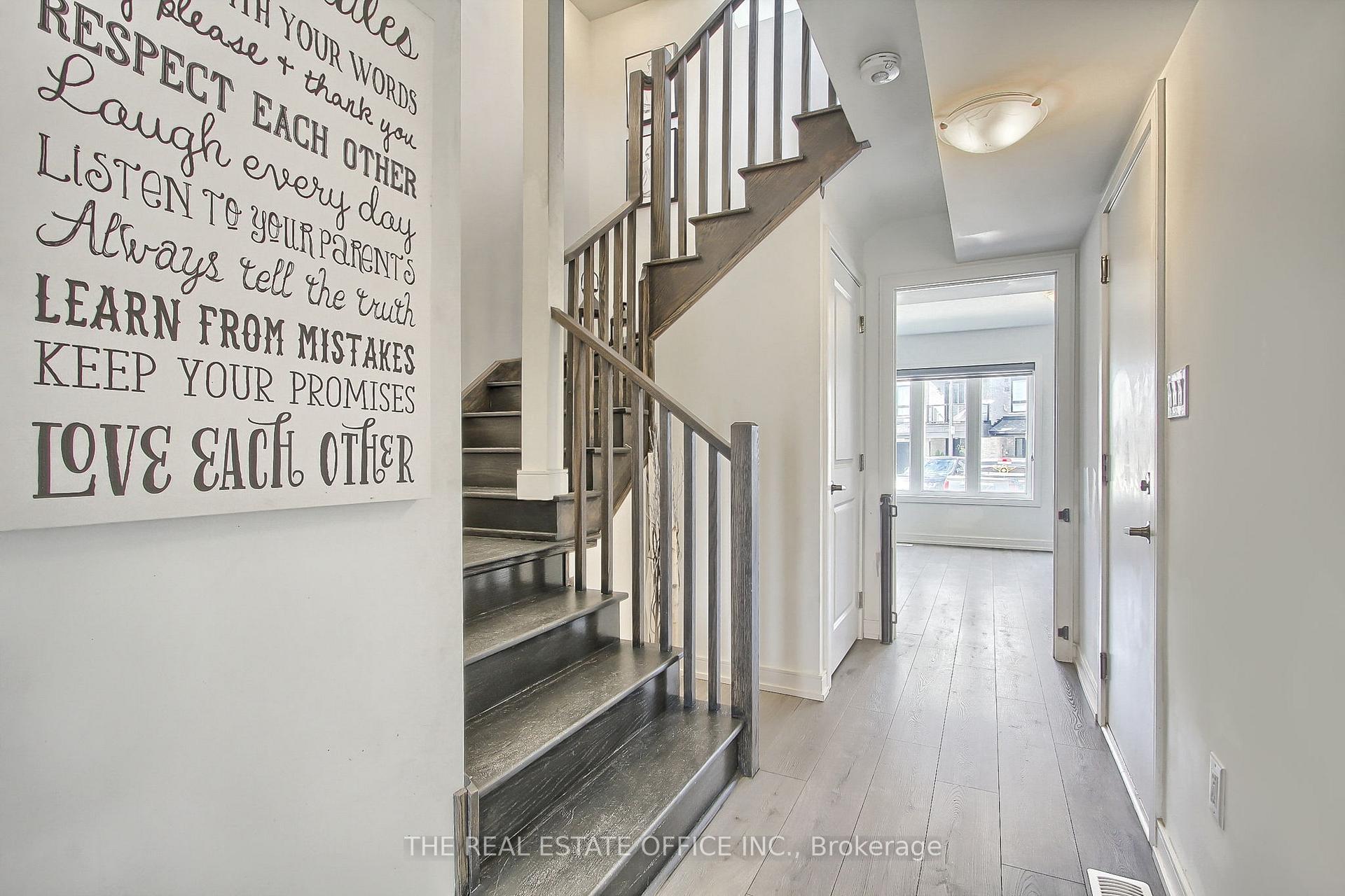 Photo 2 of 27 Blue Forest Crescent, Barrie, Innis-Shore — HOMEH